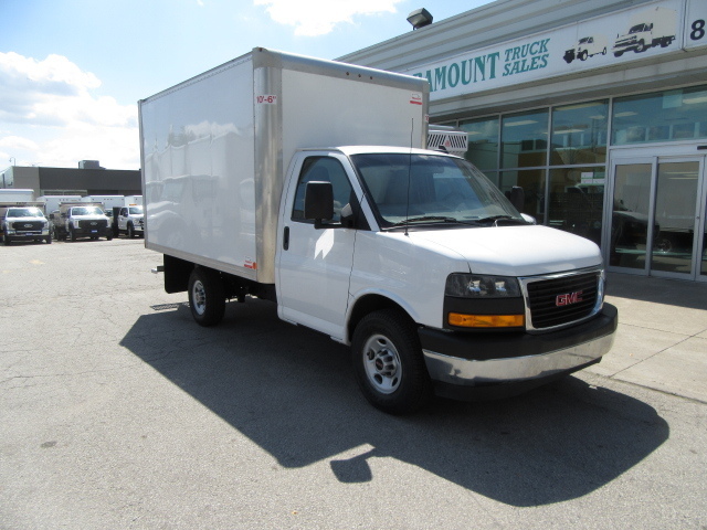 2022 GMC Savana 3500 GAS WITH 12 FT ALUMINUM CUBE BOX & ROLL OUT RAMP