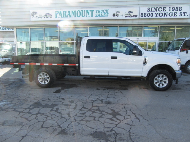 2022 Ford F-350 GAS CREW CAB 4X4 WITH 8 FT FLAT DECK/ 2 IN STOCK