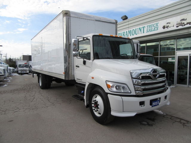 2023 Hino L7 CUMMINS DIESEL  26FT BOX WITH POWER LIFTGATE