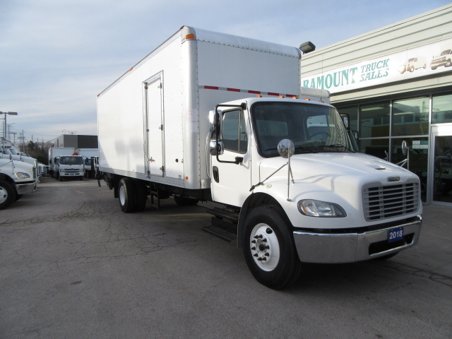 2018 Freightliner M2-106 DIESEL AUTO 26 FT BOX WITH RAMP & PWR LIFTGATE