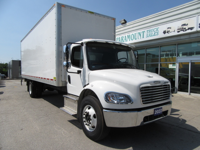 2022 Freightliner M2-106 DIESEL AUTO 26 FT ALUM BOX & LIFTGATE / 2 IN STOCK