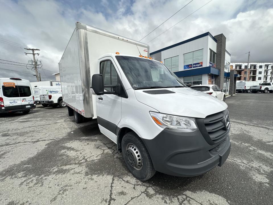 2023 Mercedes-Benz sprinter chassis cab 3500 boite de 16 pieds x 90.5 x 84 avec rampe