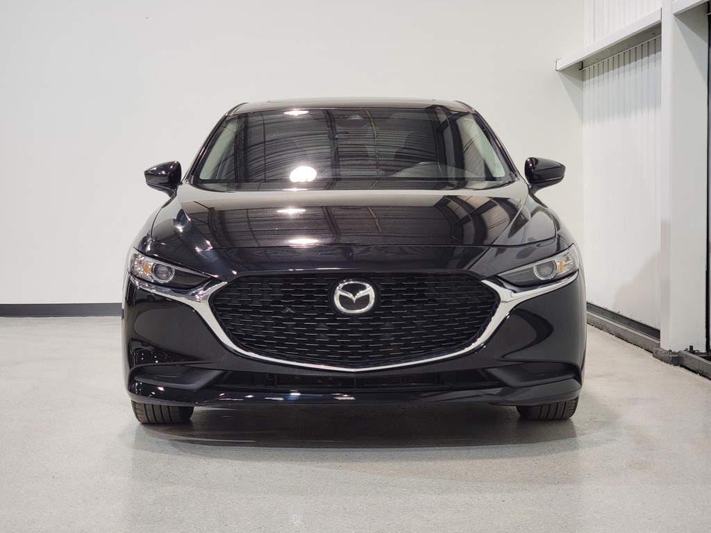 Mazda Mazda3 2021 Air conditioner, Electric mirrors, Power Seats, Electric windows, Heated seats, Leather interior, Electric lock, Power sunroof, Speed regulator, Bluetooth, , rear-view camera, Tinted glass, Adjustable power seat, Heated steering wheel, Steering wheel radio controls