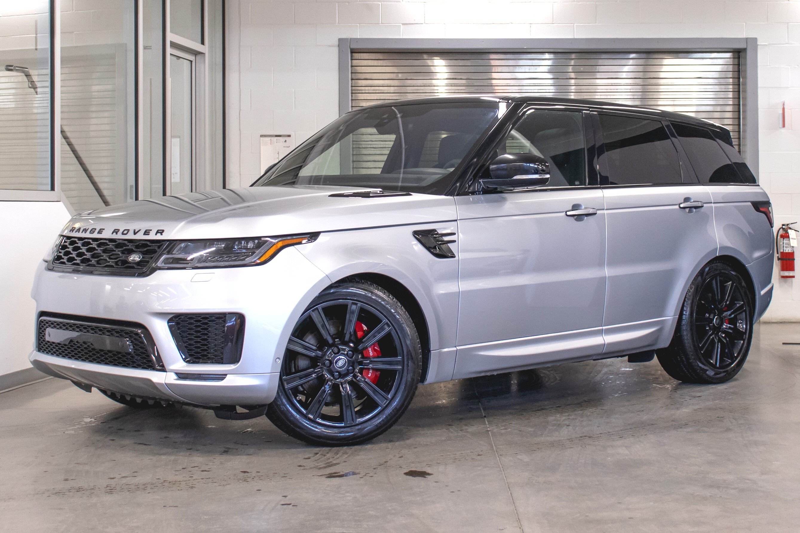 2020 Land Rover Range Rover Sport P400 HST *BLACK PACK, CARPLAY, EXTENDED LEATHER!*