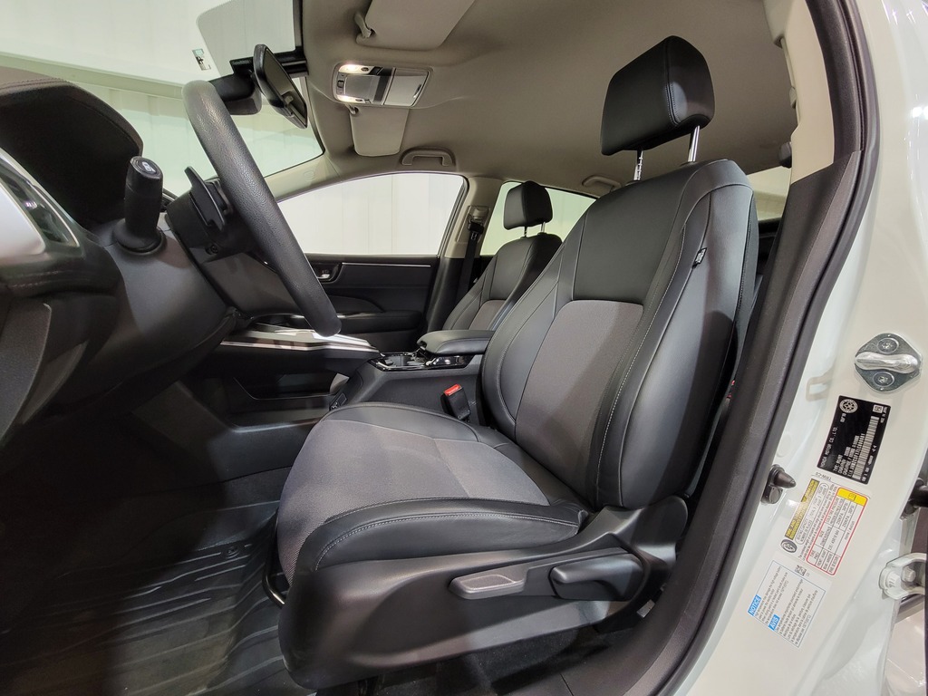 Honda Clarity Plug-In Hybrid 2020 Climatisation, Mirroirs électriques, Vitres électriques, Sièges chauffants, Intérieur cuir, Verrouillage électrique, Régulateur de vitesse, Miroirs chauffants, Bluetooth, Prise auxiliaire 12 volts, caméra-rétroviseur, Commandes de la radio au volant