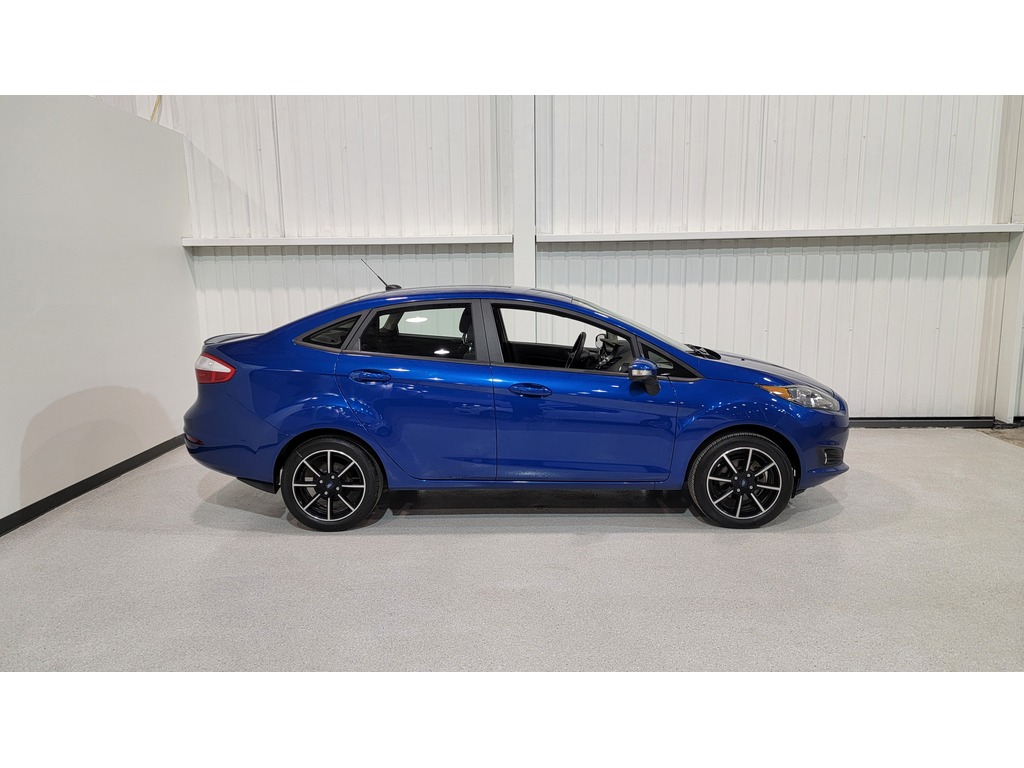 Ford Fiesta 2019 Air conditioner, Electric mirrors, Electric windows, Heated seats, Electric lock, Speed regulator, Bluetooth, rear-view camera, Steering wheel radio controls
