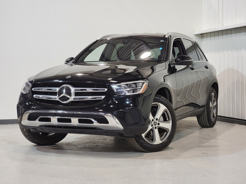 Mercedes-Benz GLC300 2020 Air conditioner, Electric mirrors, Power Seats, Electric windows, Speed regulator, Heated seats, Leather interior, Electric lock, Bluetooth, rear-view camera, Adjustable power seat, Heated steering wheel, Steering wheel radio controls