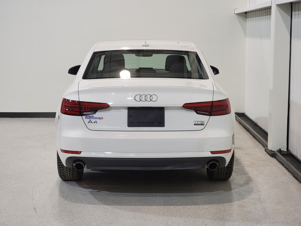 Audi A4 2017 Air conditioner, Electric mirrors, Power Seats, Electric windows, Heated seats, Leather interior, Electric lock, Sunroof, Speed regulator, Bluetooth, rear-view camera, Steering wheel radio controls
