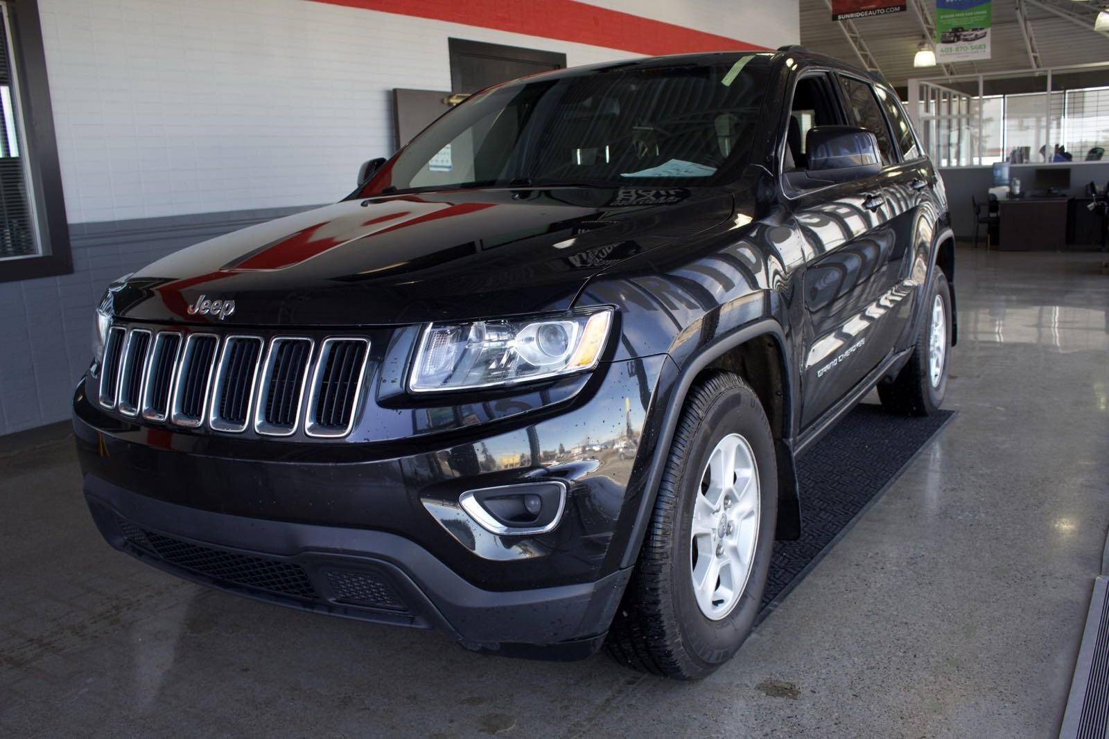 2015 Jeep Grand Cherokee Laredo | LOW KMS | CERTIFIED