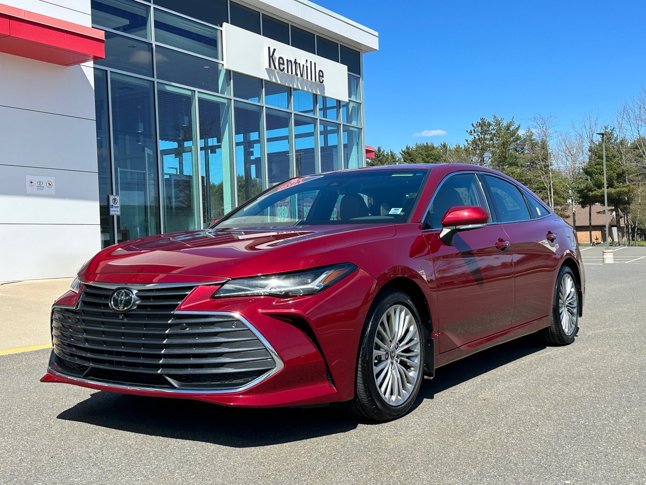 2021 Toyota Avalon Limited Pristine condition! Certified pre owned ve