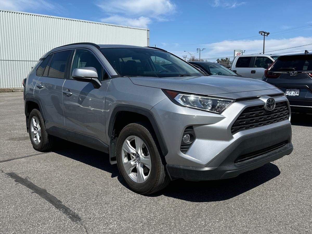 2019 Toyota RAV4 XLE | AWD | Sunroof | Clean Carfax | One Owner |