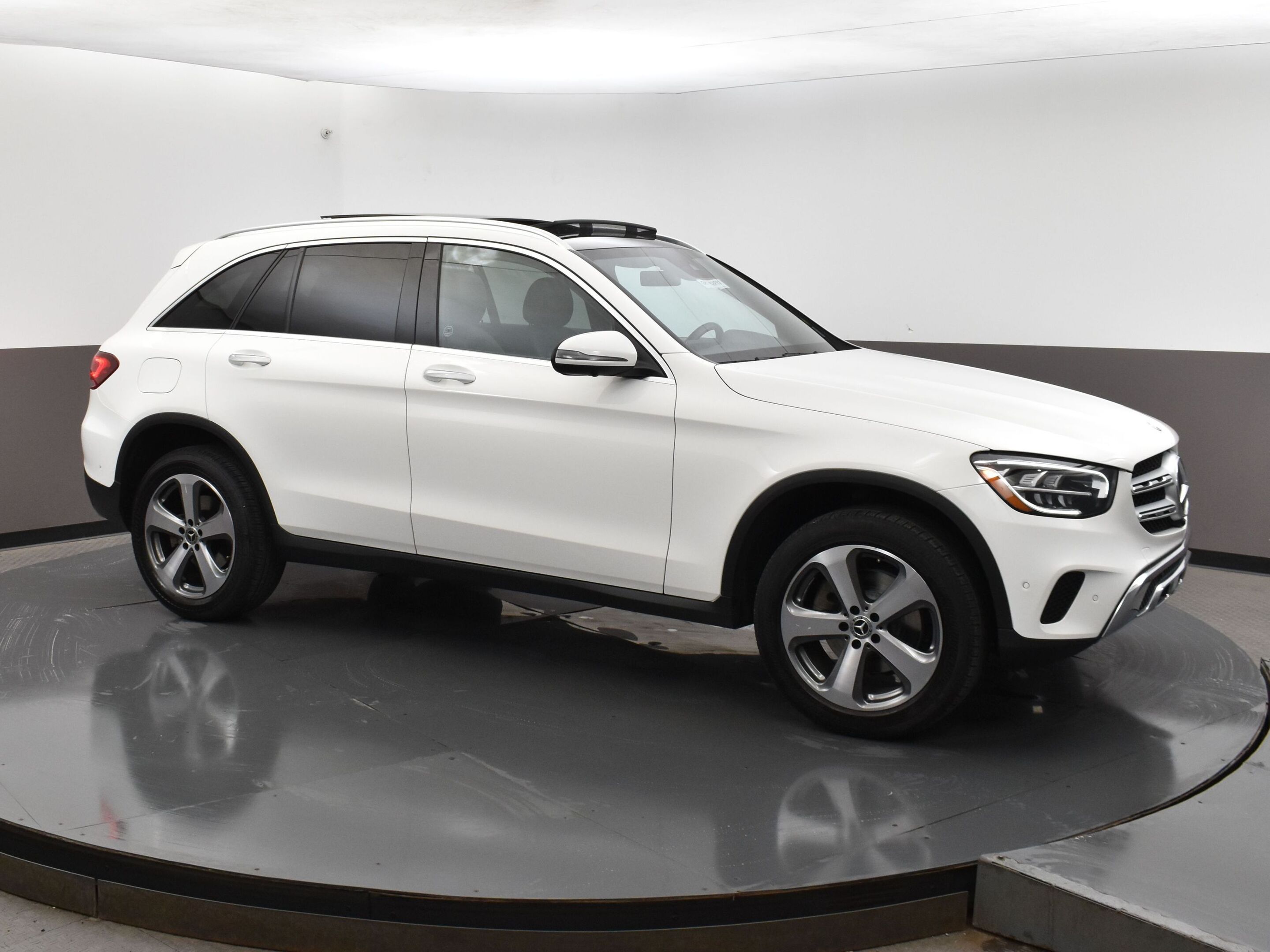2022 Mercedes-Benz GLC 300 with HEATED SEATS, SMARTPHONE CONNECTIVITY, SU