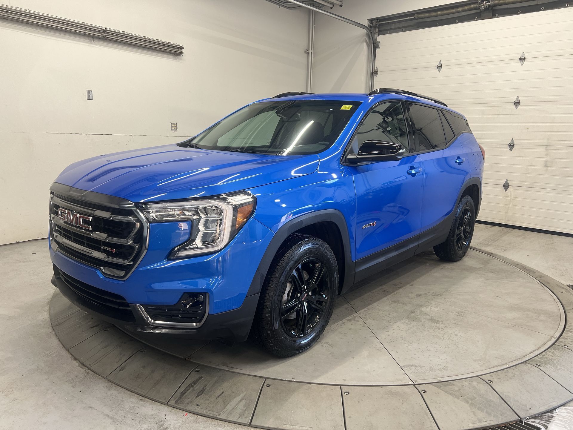 2024 GMC Terrain AT4 AWD | LEATHER |REMOTE START |CARPLAY |LOW KMS!