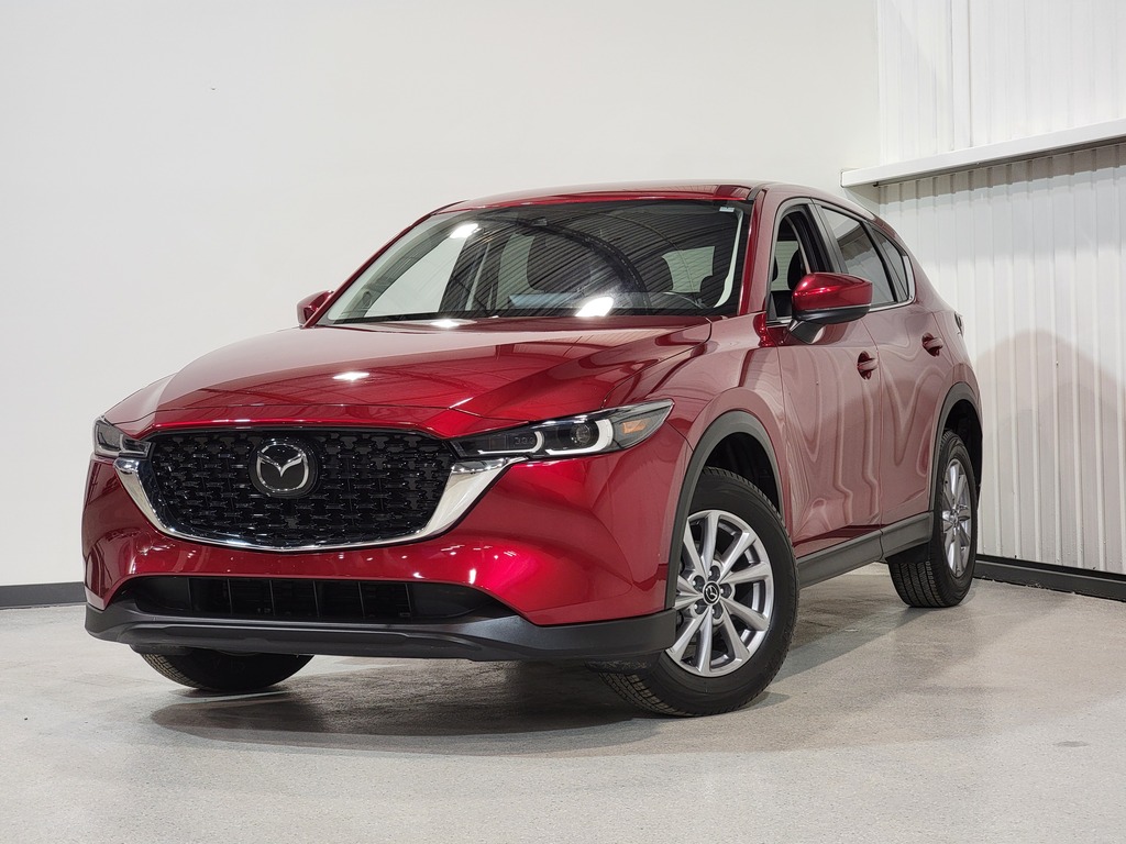 Mazda CX-5 2022 Air conditioner, Electric mirrors, Power Seats, Electric windows, Speed regulator, Heated seats, Leather interior, Electric lock, Bluetooth, Mechanically opening tailgate, rear-view camera, Heated steering wheel, Steering wheel radio controls