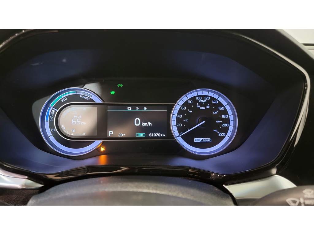 Kia Niro 2020 Air conditioner, Electric mirrors, Electric windows, Speed regulator, Heated seats, Electric lock, Bluetooth, rear-view camera, Heated steering wheel, Steering wheel radio controls