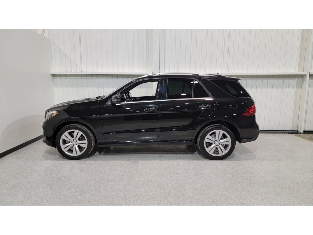 Mercedes-Benz GLE 2018 Air conditioner, Navigation system, Electric mirrors, Power Seats, Electric windows, Speed regulator, Heated seats, Leather interior, Electric lock, Seat memories, Bluetooth, Mechanically opening tailgate, Panoramic sunroof, rear-view camera, Steering wheel radio controls