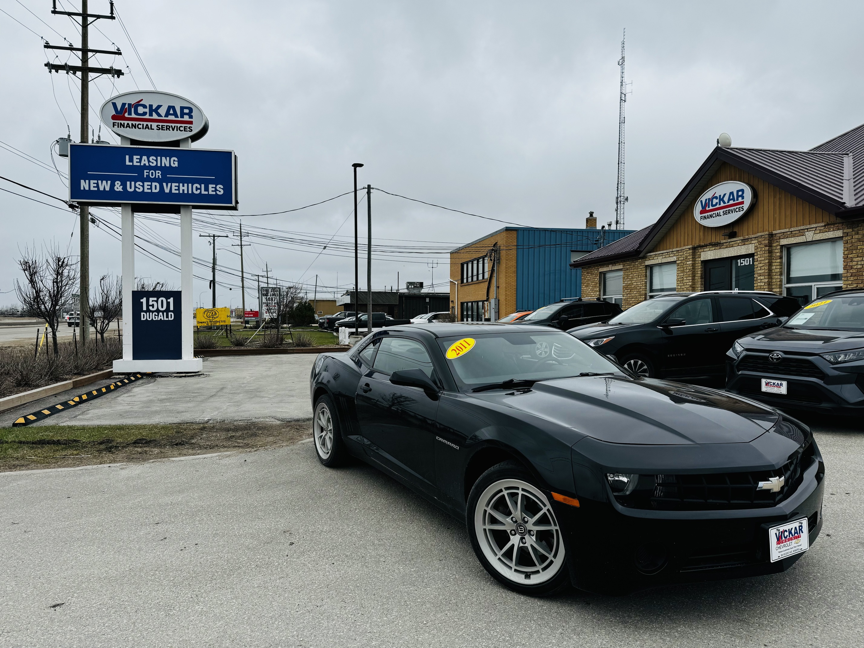 2011 Chevrolet Camaro 2dr Cpe 1LS -VERY LOW KMS!!!!!- Manual