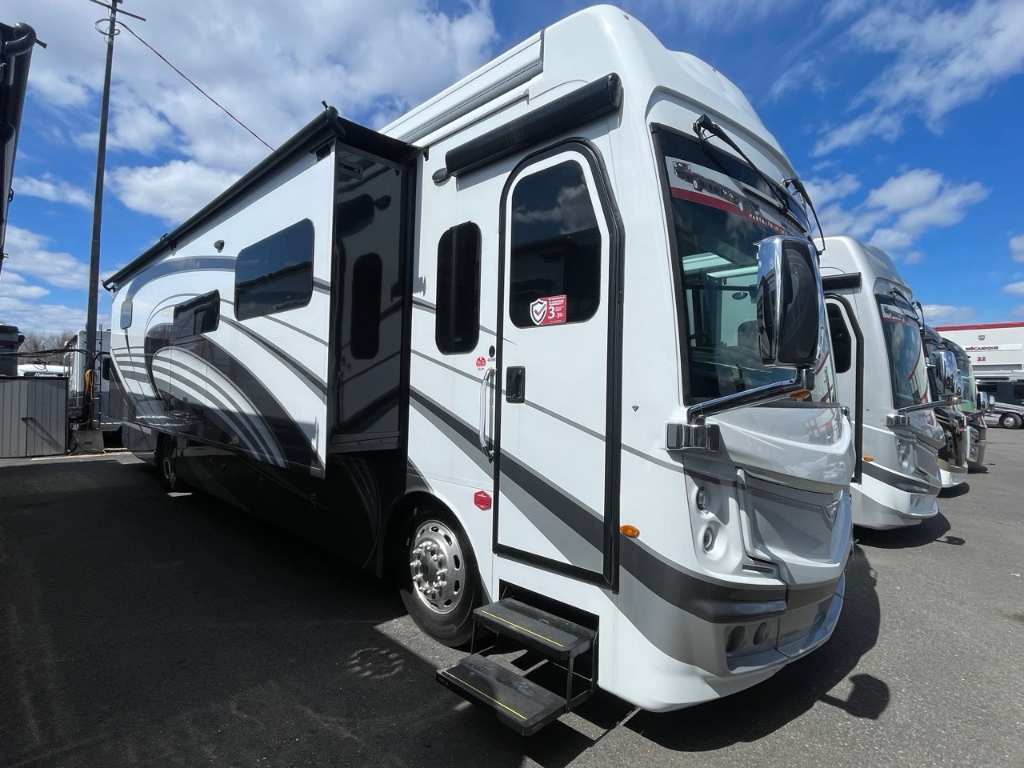 2024 Fleetwood Discovery XLE 40M 