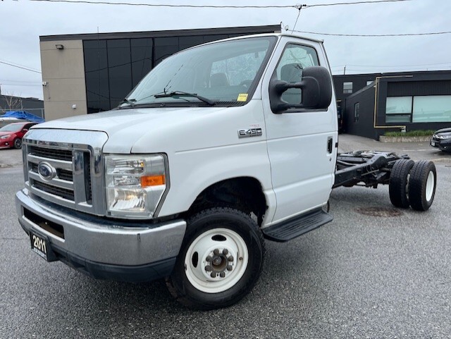 2011 Ford Econoline E-450 Super Duty **CAB AND CHASSIS** V10 1 OWNER