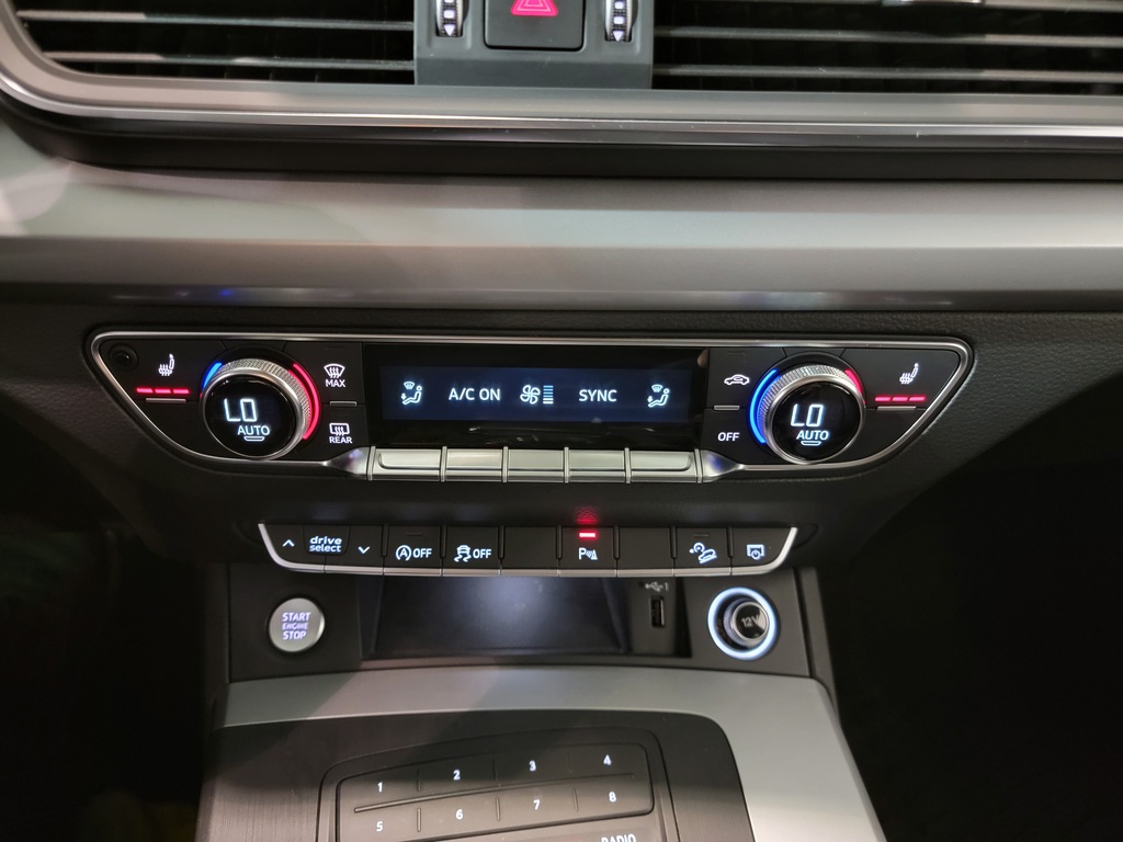 Audi Q5 2020 Air conditioner, Electric mirrors, Power Seats, Electric windows, Speed regulator, Heated seats, Leather interior, Electric lock, Seat memories, Bluetooth, rear-view camera, Steering wheel radio controls