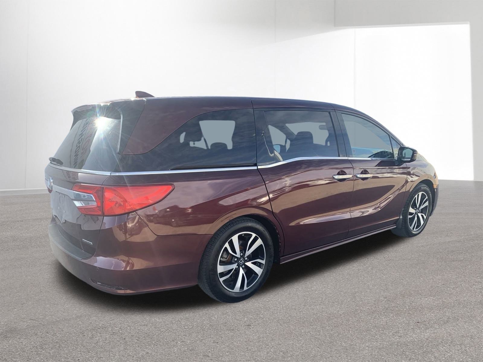 2018 Honda Odyssey Touring - 1 owner and dealer maintained!