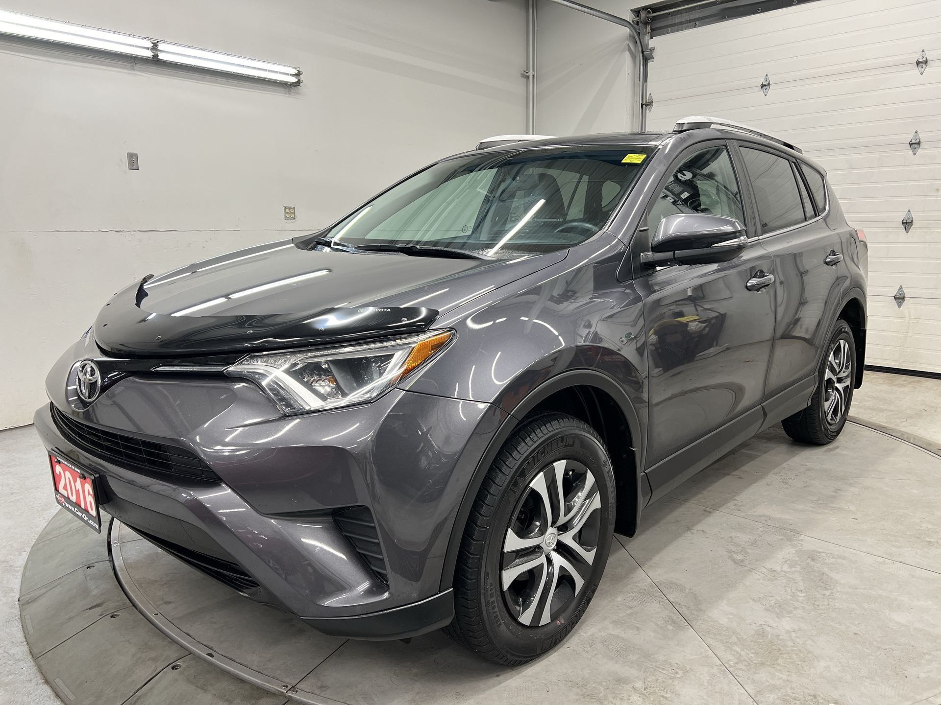 2016 Toyota RAV4 LE UPGRADE AWD | HTD LEATHER | REAR CAM | LOW KMS!