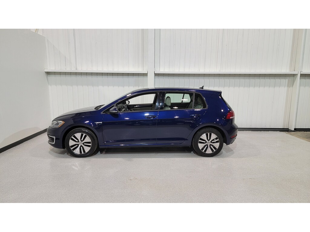 Volkswagen E-Golf 2019 Air conditioner, Electric mirrors, Electric windows, Heated seats, Leather interior, Electric lock, Speed regulator, Heated mirrors, Bluetooth, , rear-view camera, Steering wheel radio controls