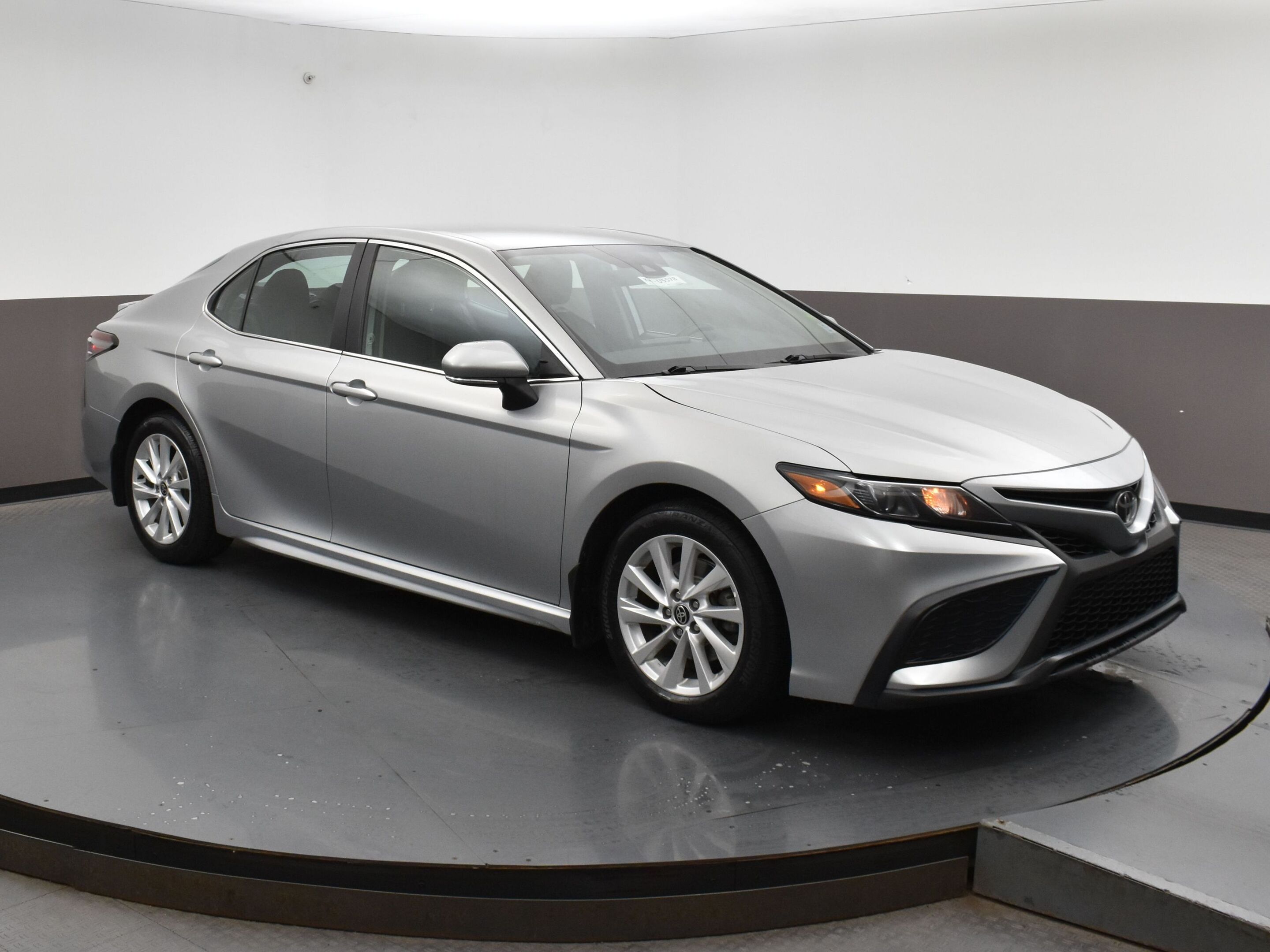 2021 Toyota Camry SE ALLOY WHEELS | TOUCH SCREEN | AUTO HEADLIGHTS