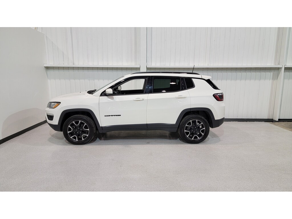 Jeep Compass 2020 Air conditioner, Electric mirrors, Electric windows, Speed regulator, Heated mirrors, Heated seats, Electric lock, Bluetooth, , rear-view camera, Heated steering wheel, Steering wheel radio controls