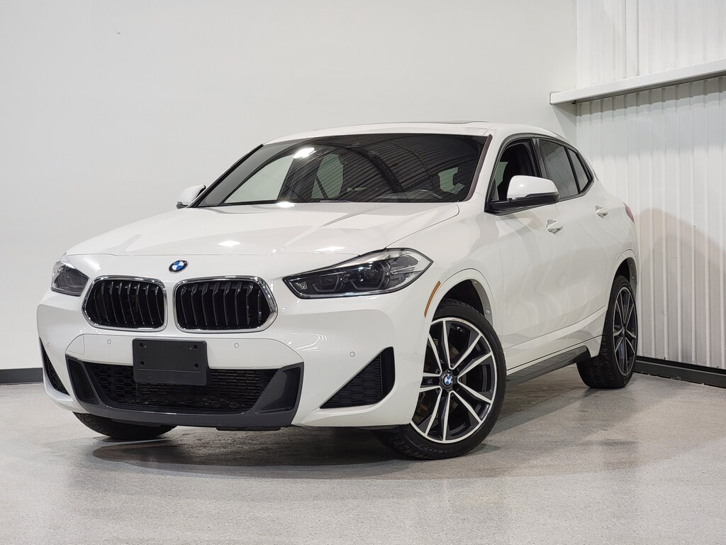 BMW X2 2022 Air conditioner, Navigation system, Electric mirrors, Electric windows, Speed regulator, Heated seats, Sunroof, Bluetooth, rear-view camera, Adjustable power seat, Steering wheel radio controls