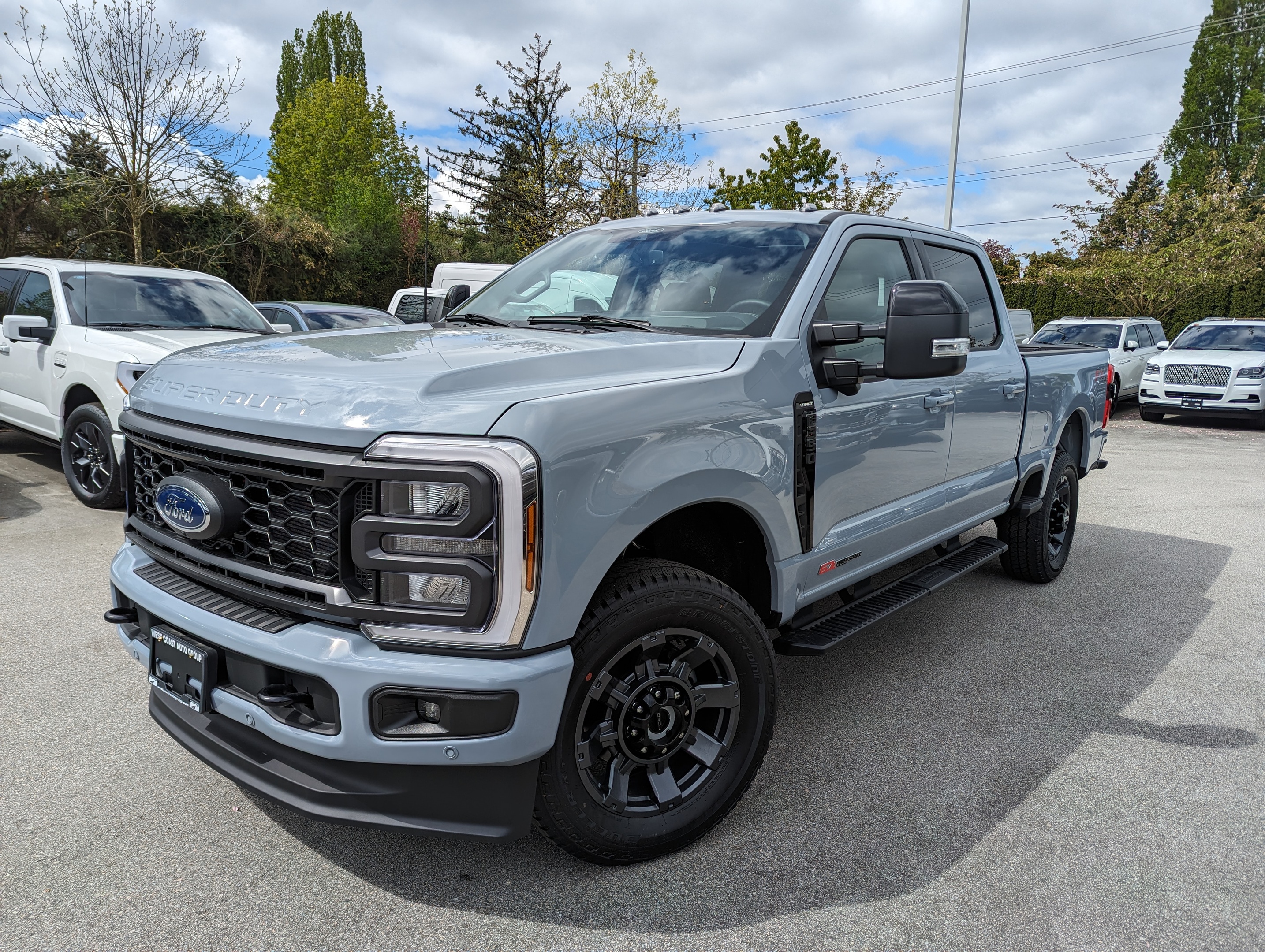 2024 Ford SuperDuty F-350® Lariat® Lariat - High Output Engine, Sport Appearance Pkg