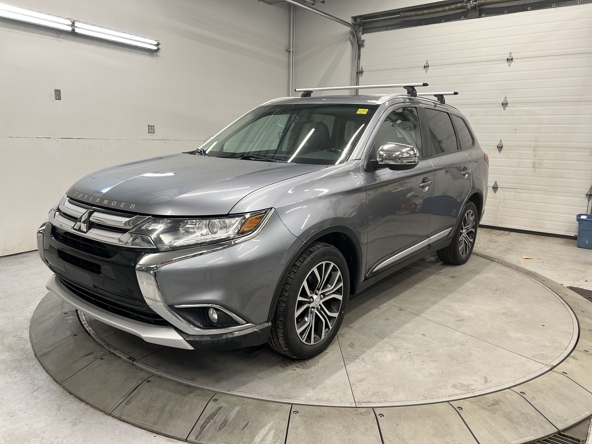 2016 Mitsubishi Outlander ES PREMIUM AWC | SUNROOF | LEATHER | LOW KMS!