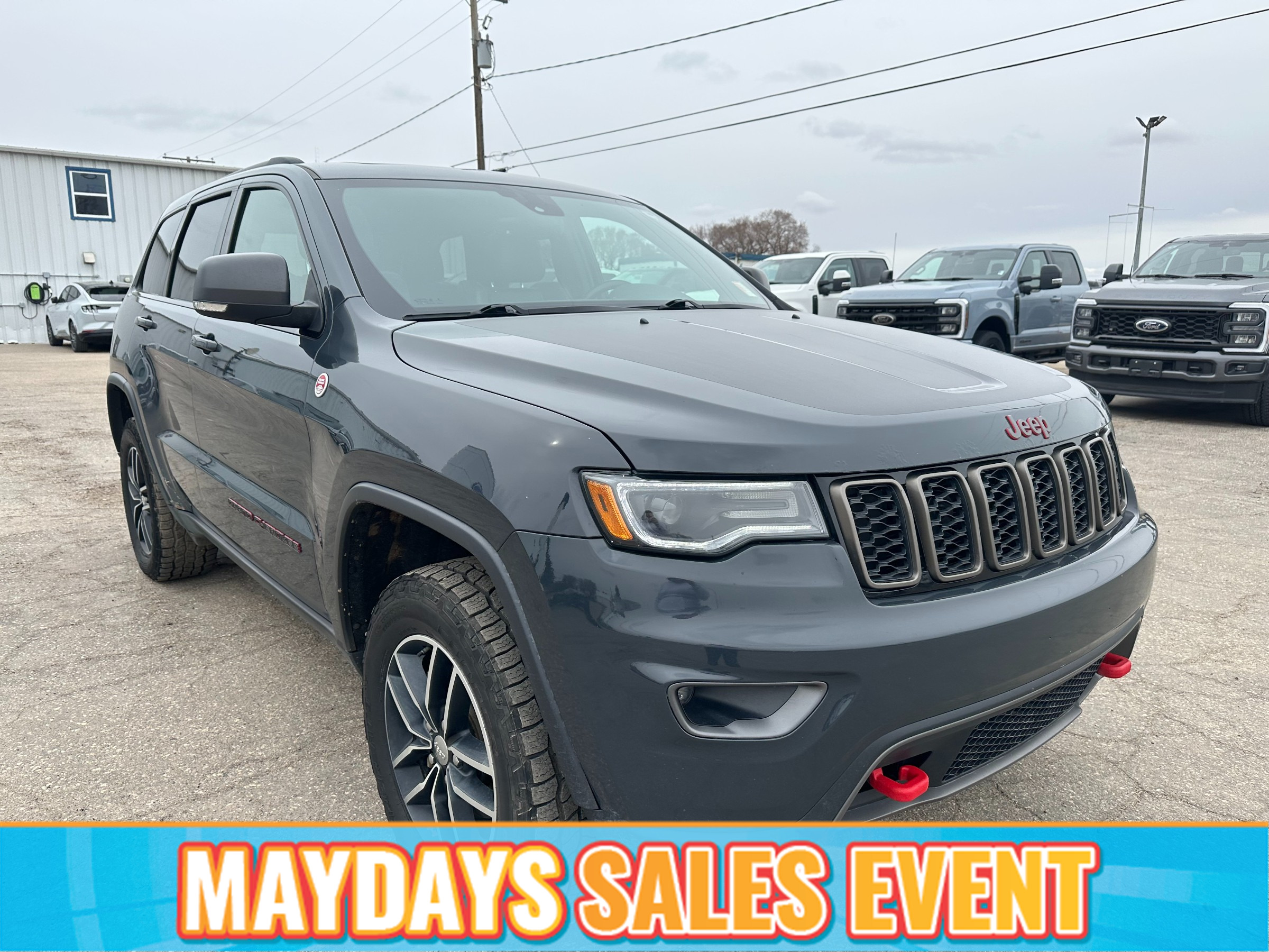 2017 Jeep Grand Cherokee Trailhawk HEATED FRONT SEATS | KEYLESS ENTRY | SUN