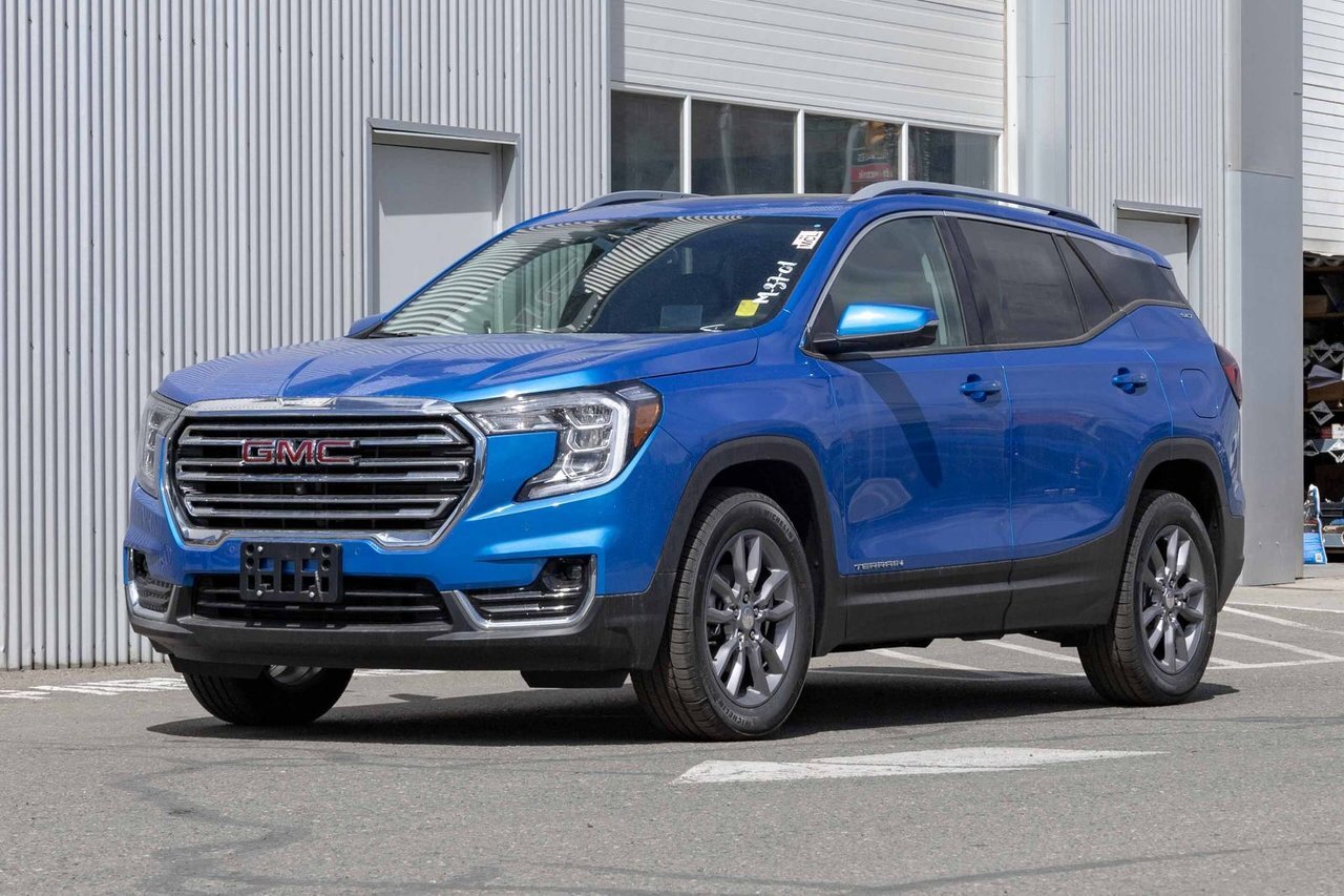 2024 GMC Terrain SLT Available for 3.49% up to 60 Months! / 