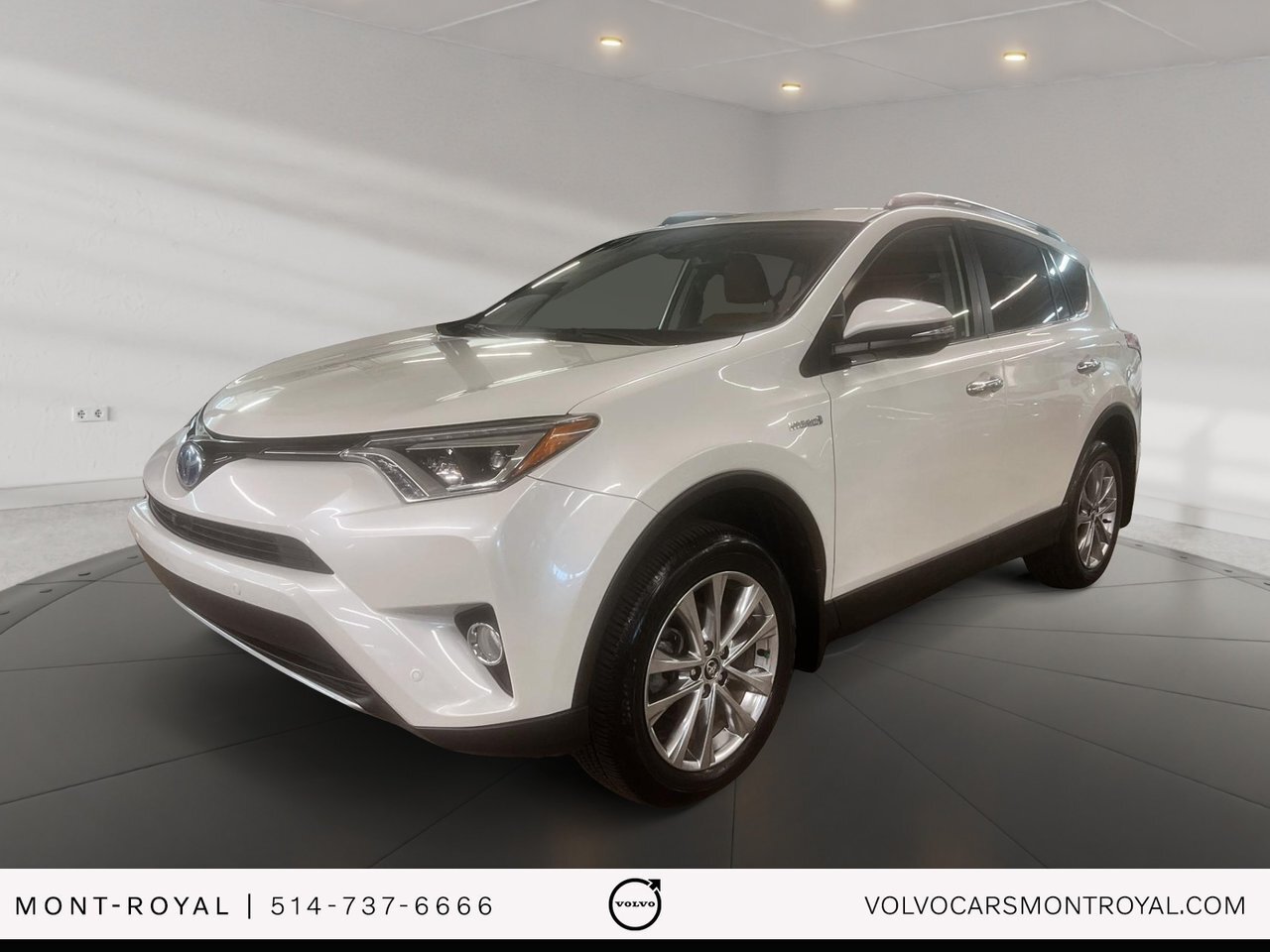 2017 Toyota RAV4 Hybrid Limited Low mileage, Winter tires included! / Pneu