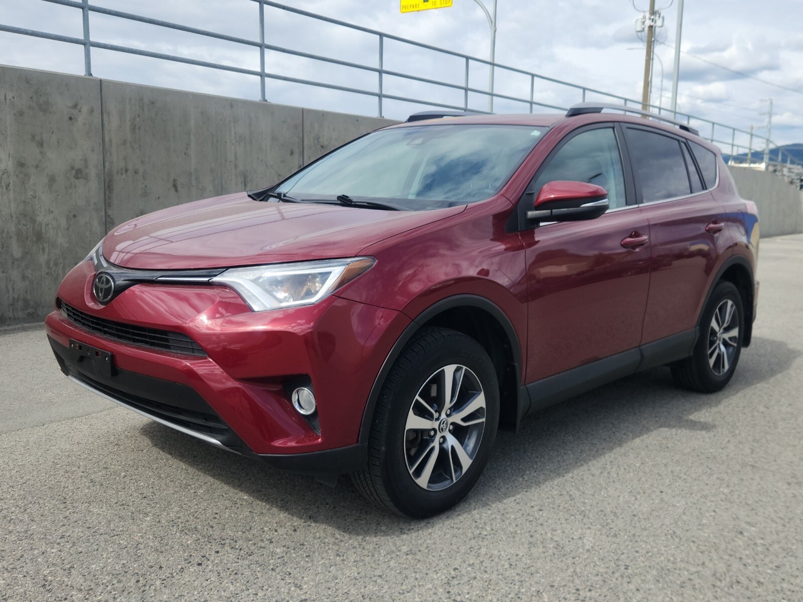 2018 Toyota RAV4 XLE ! SUNROOF! TOW PACKAGE! NO ACCIDENTS!