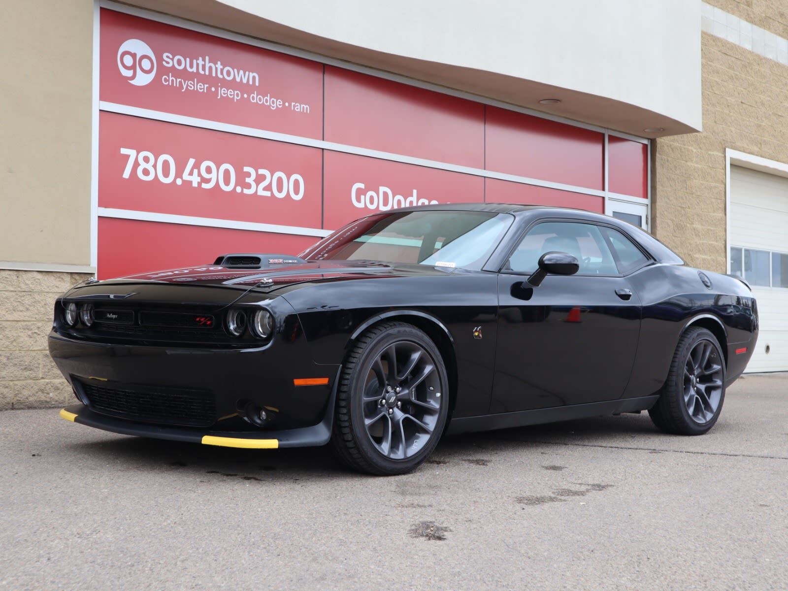 2023 Dodge Challenger SHAKER 392 IN PITCH BLACK EQUIPPED WITH A 6.4L HEM