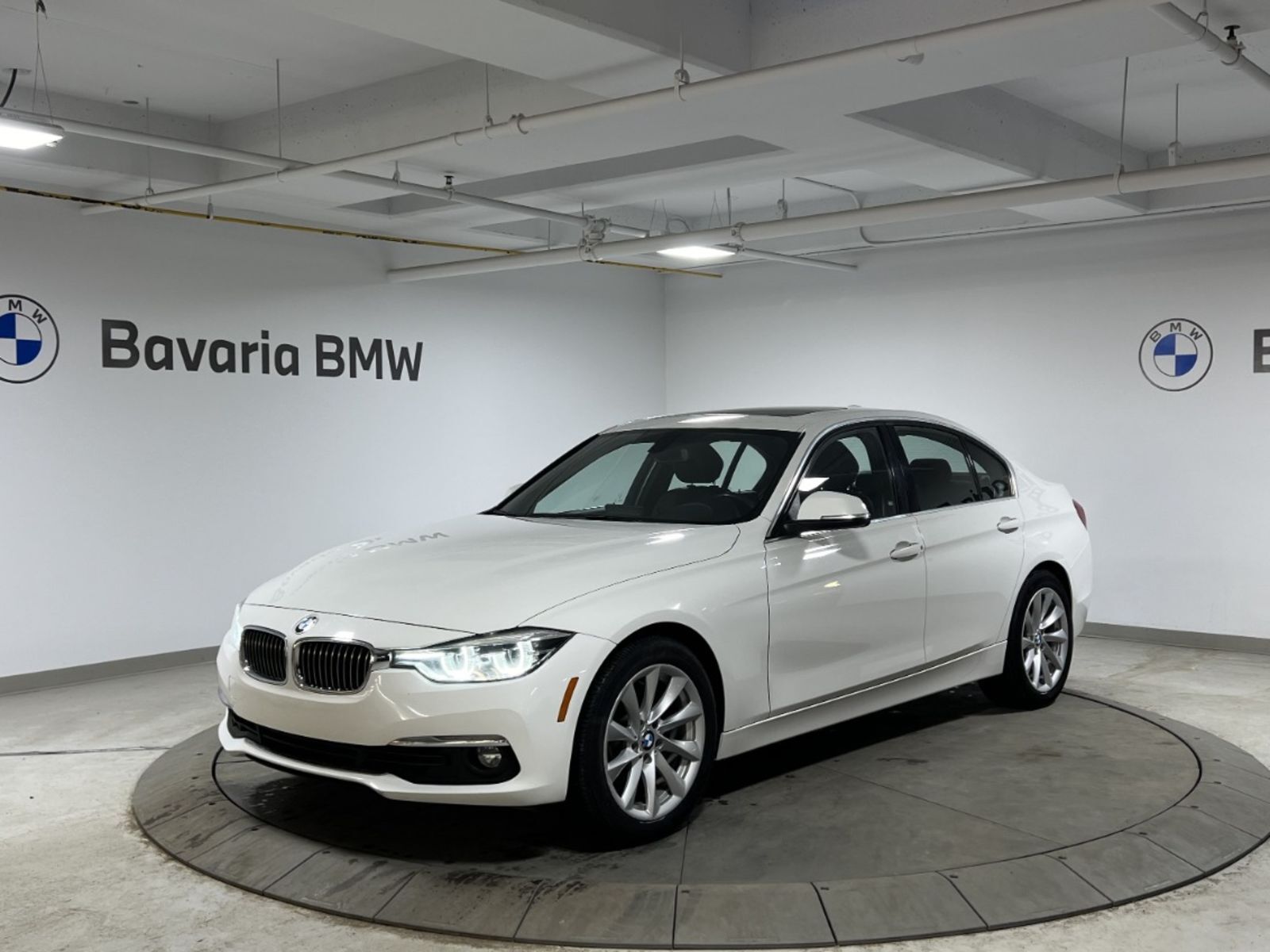 2016 BMW 3 Series 328i xDrive | Luxury Line | Dynamic Cruise Control