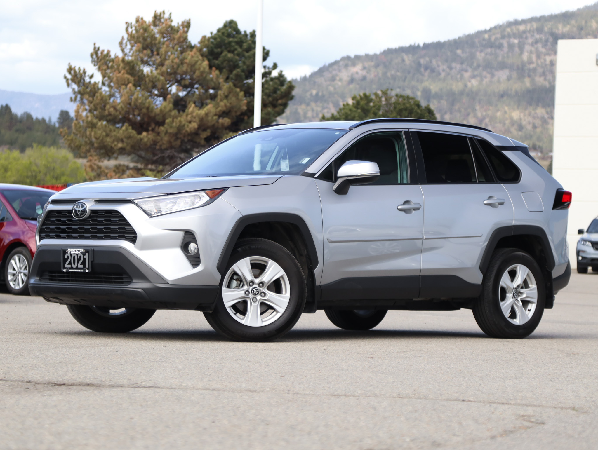 2021 Toyota RAV4 XLE - No Accidents / BC Vehicle / One Owner / AWD