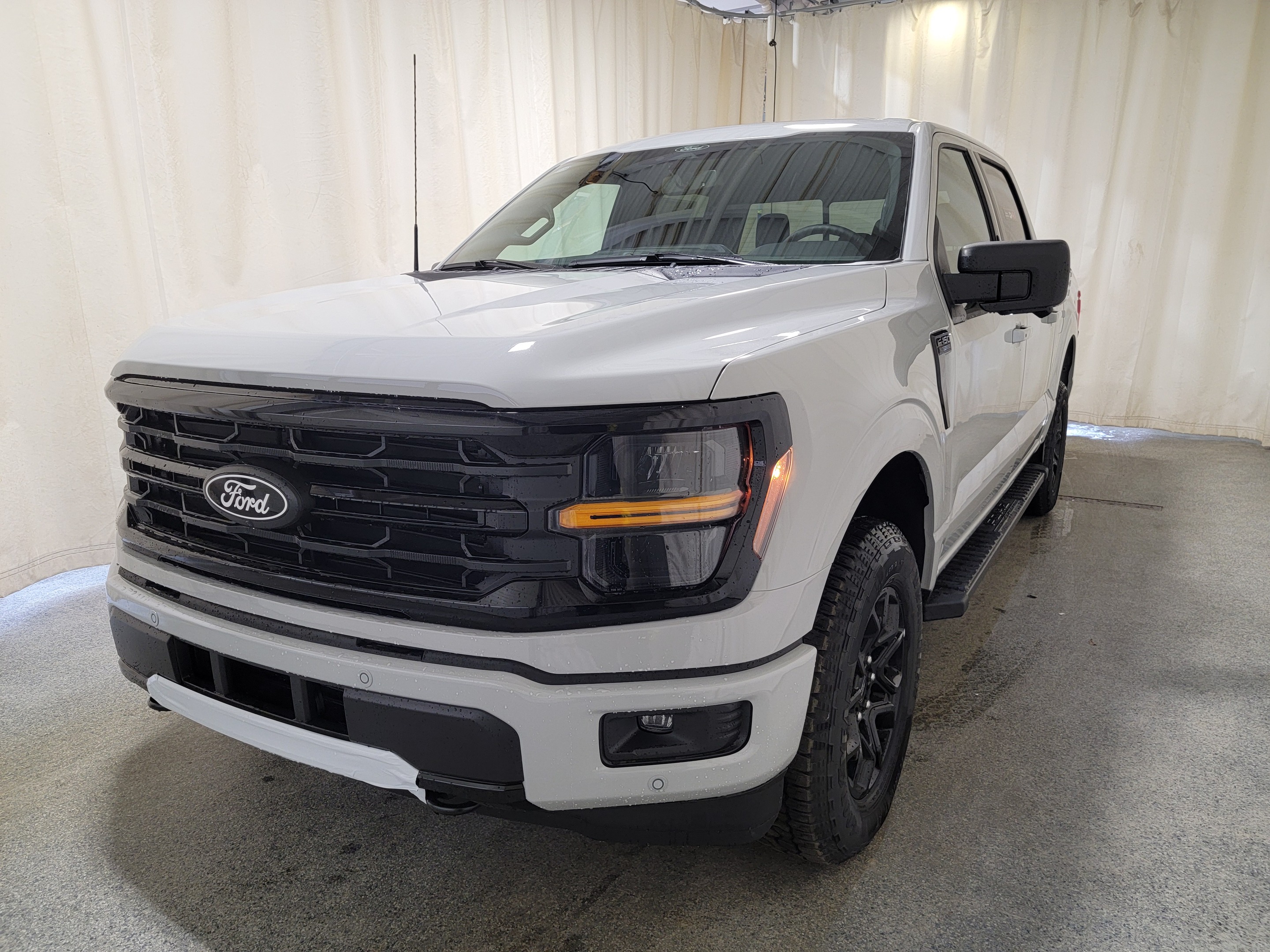 2024 Ford F-150 XLT W/ BLACK APPEARANCE PACKAGE
