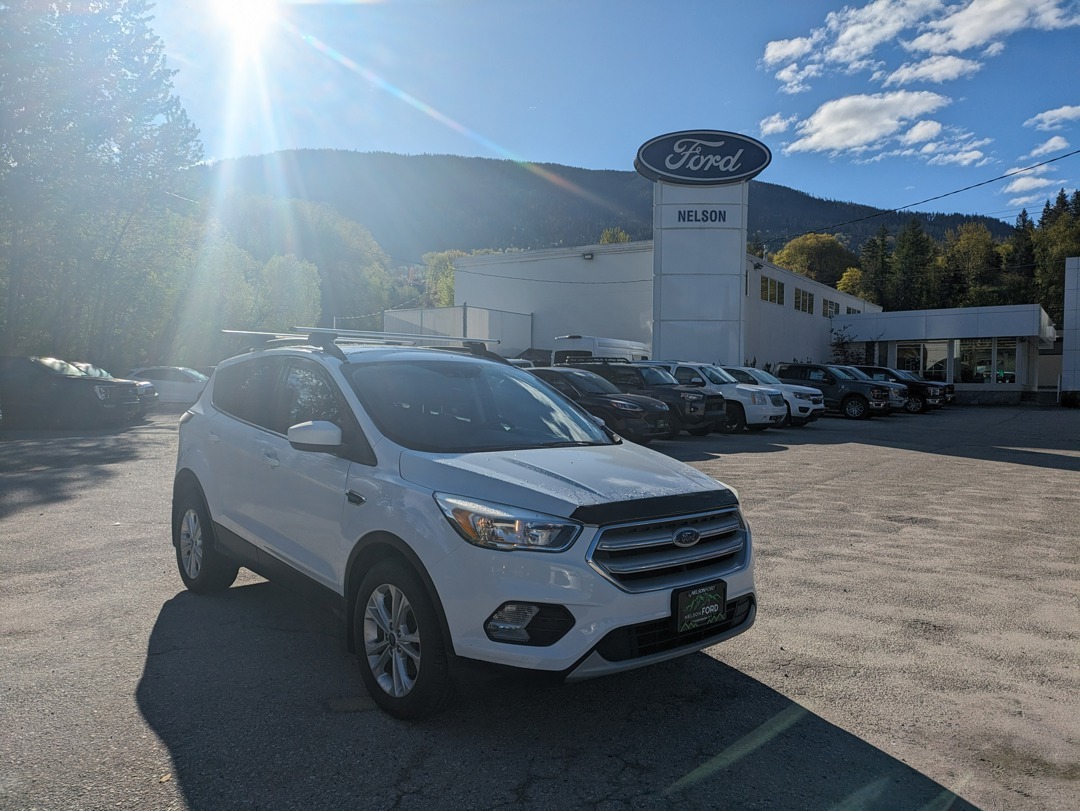 2018 Ford Escape SE - 4WD, 1.5L Ecoboost Engine, 6-Speed Automatic 