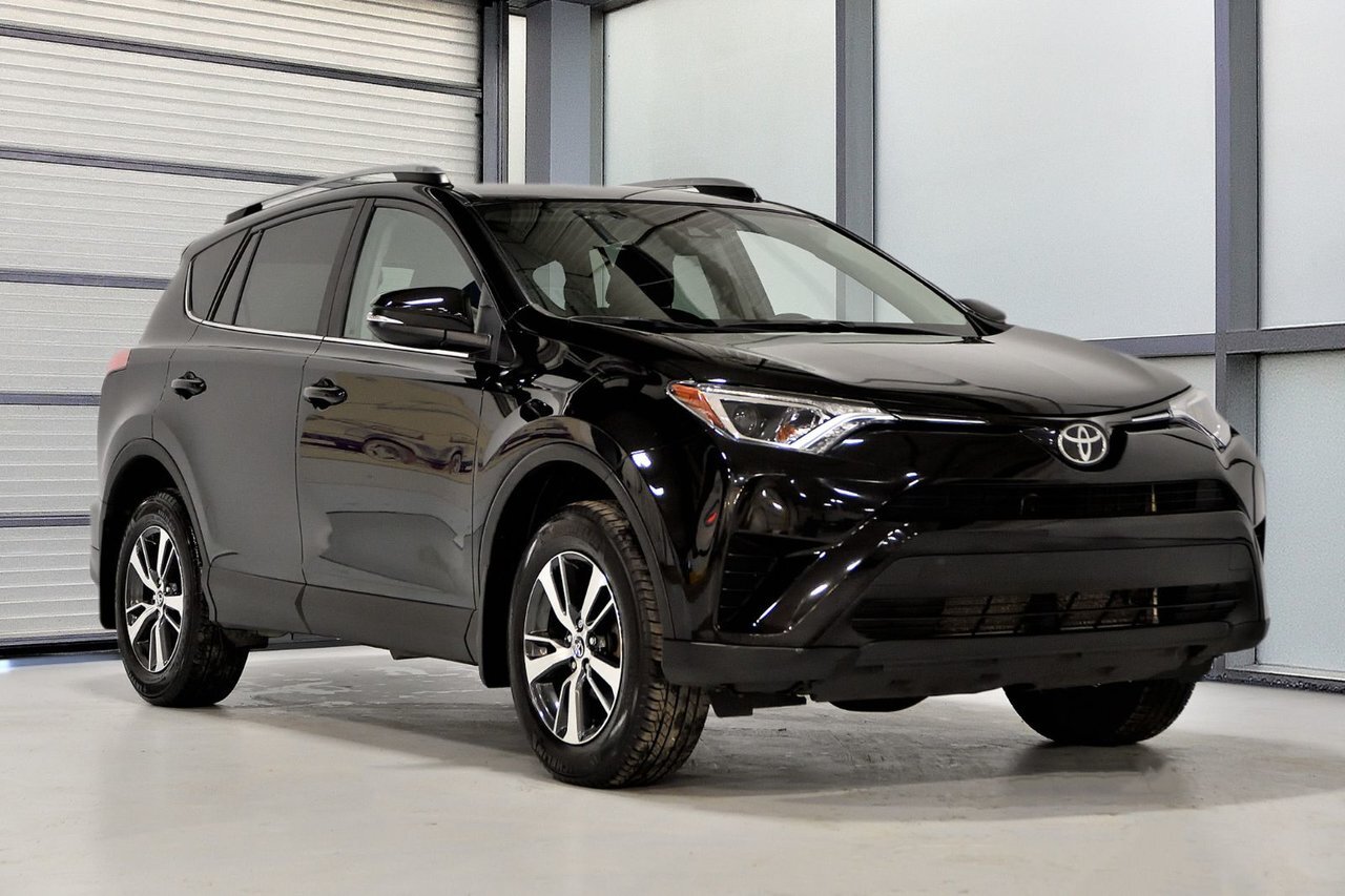 2018 Toyota RAV4 LE AWD / Climatiseur / Camera / Bluetooth Only One