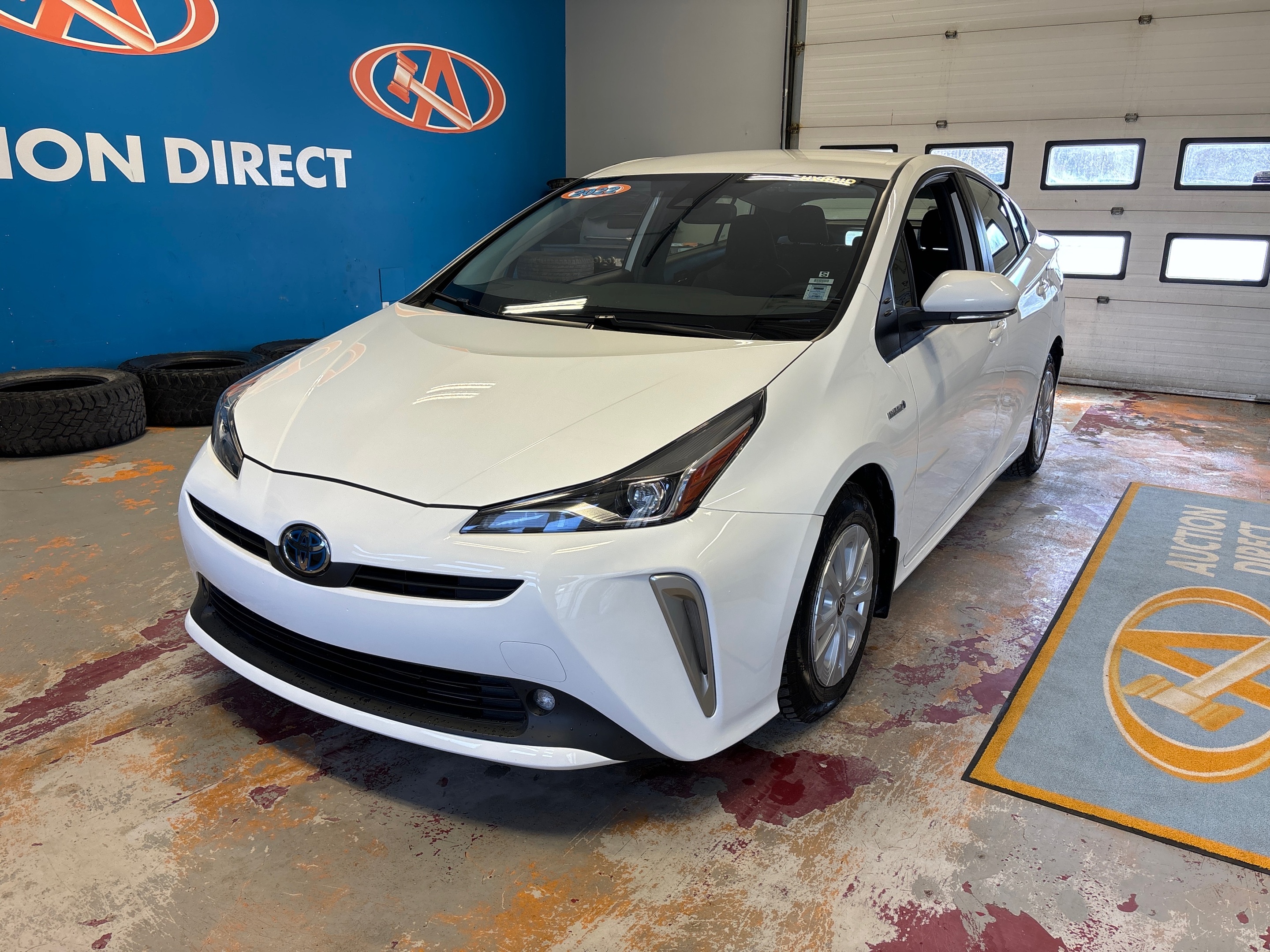 2022 Toyota Prius HYBRID (GAS/ELECTRIC). All WHEEL DRIVE! BACK UP CA