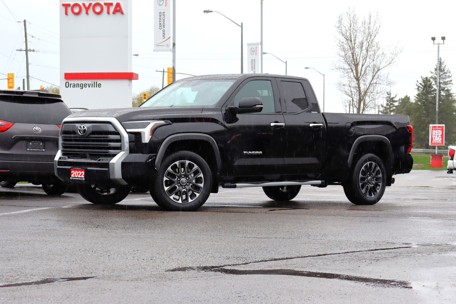 2022 Toyota Tundra Limited 4x4, Double Cab, Leather Heated Seats