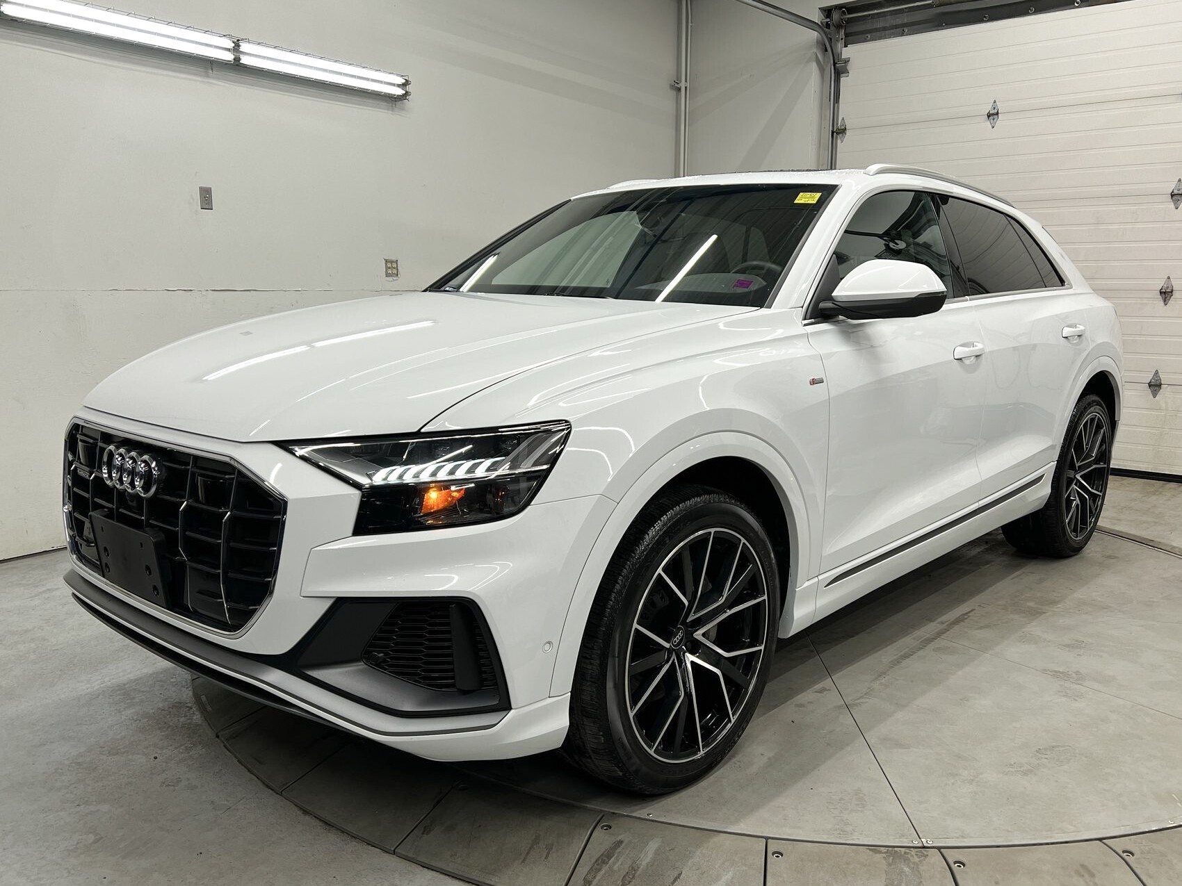 2023 Audi Q8 AWD | PANO ROOF | NAV | 360 CAM | COOLED LEATHER