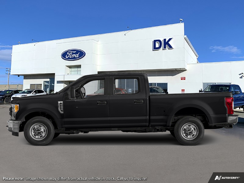 2018 Ford F-350 SUPER DUTY Platinum  w/Leather, Moonroof, Nav, and More!