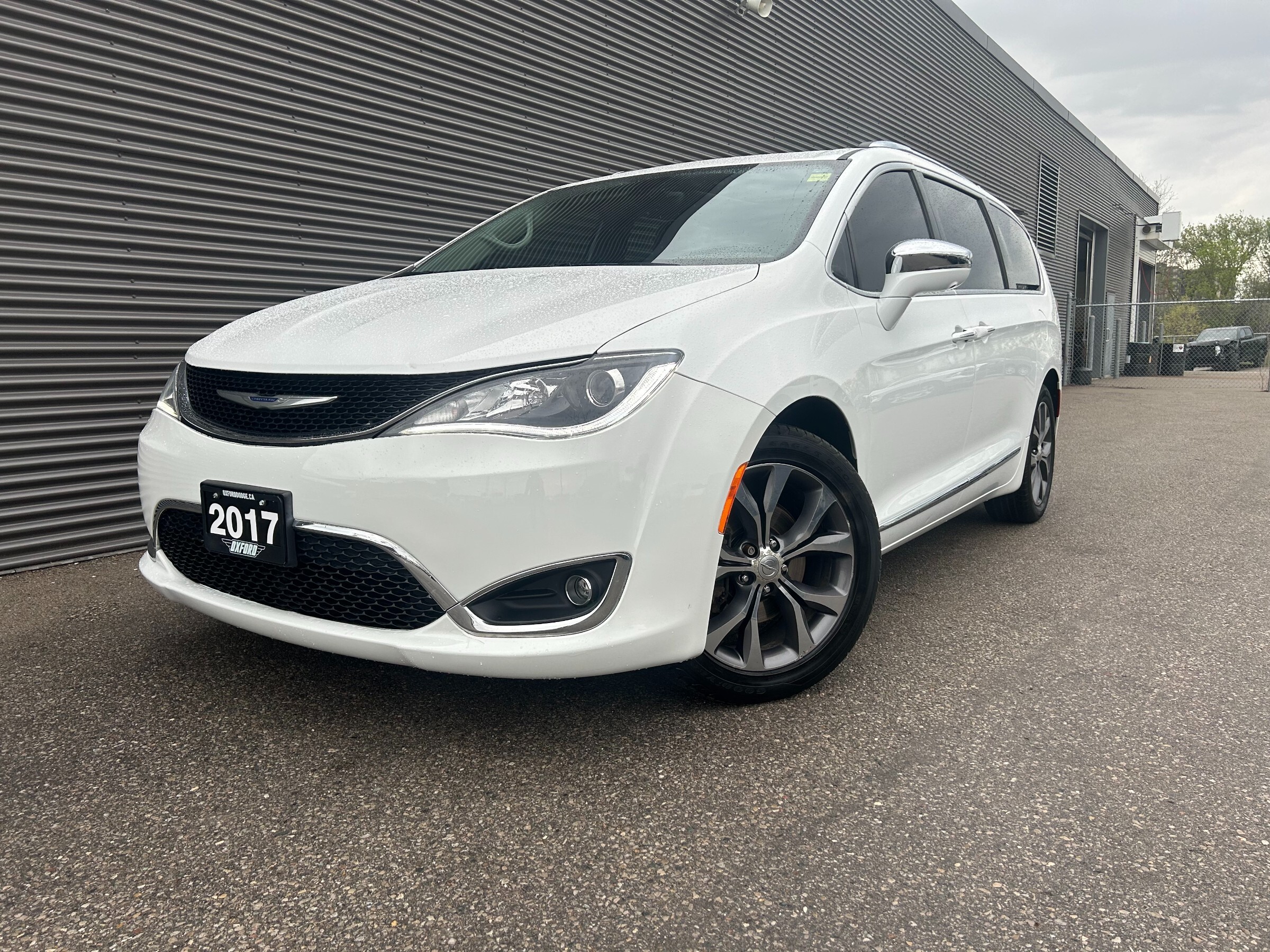 2017 Chrysler Pacifica Limited ONE OWNER, BOUGHT HERE, WELL MAINTAINED