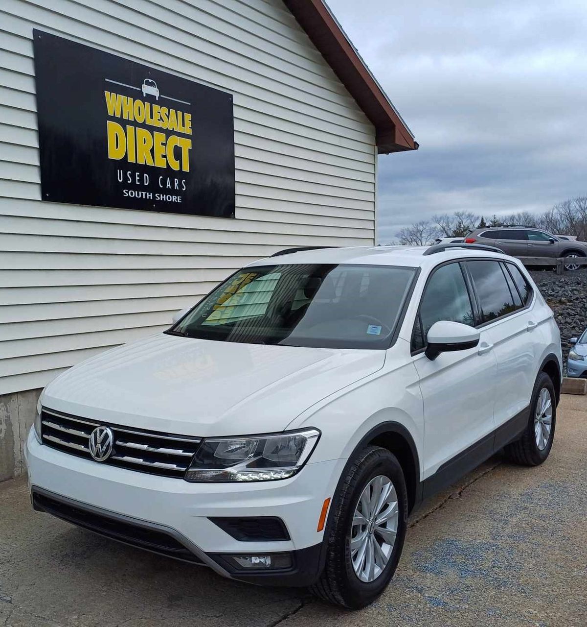 2018 Volkswagen Tiguan AWD SUV with Camera, Air, Cruise, Hitch, MORE!