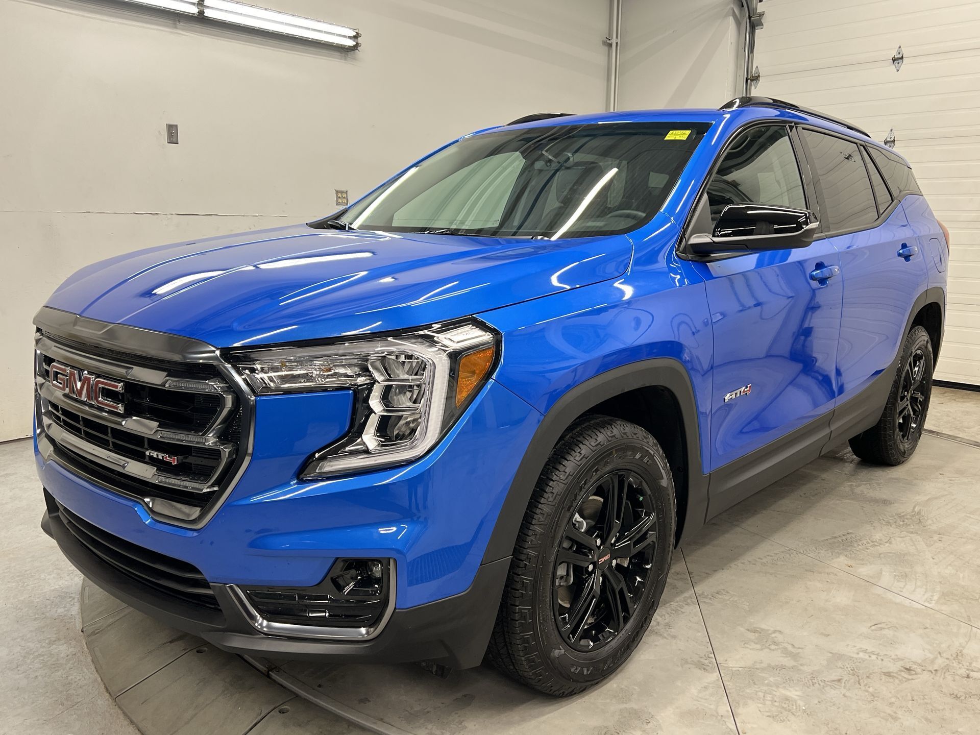 2024 GMC Terrain AT4 AWD | LEATHER |REMOTE START |CARPLAY |LOW KMS!