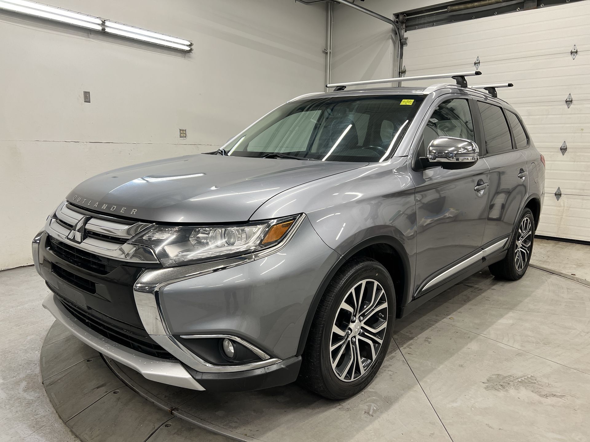 2016 Mitsubishi Outlander ES PREMIUM AWC | SUNROOF | HTD LEATHER | LOW KMS!